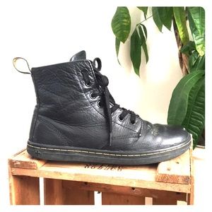 DR. MARTENS Black on black leather Size 7